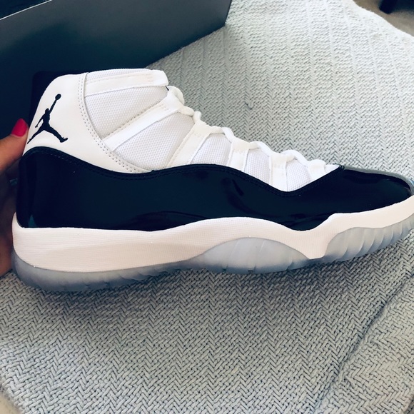 Nike Air Jordan 11 Retro - Picture 1 of 8